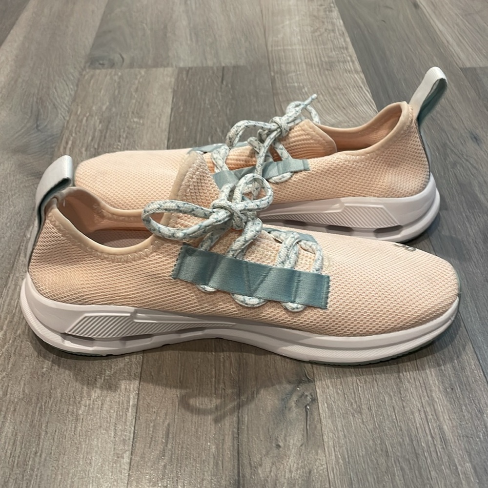 On W Cloudeasy Sneakers - Picture 11 of 16